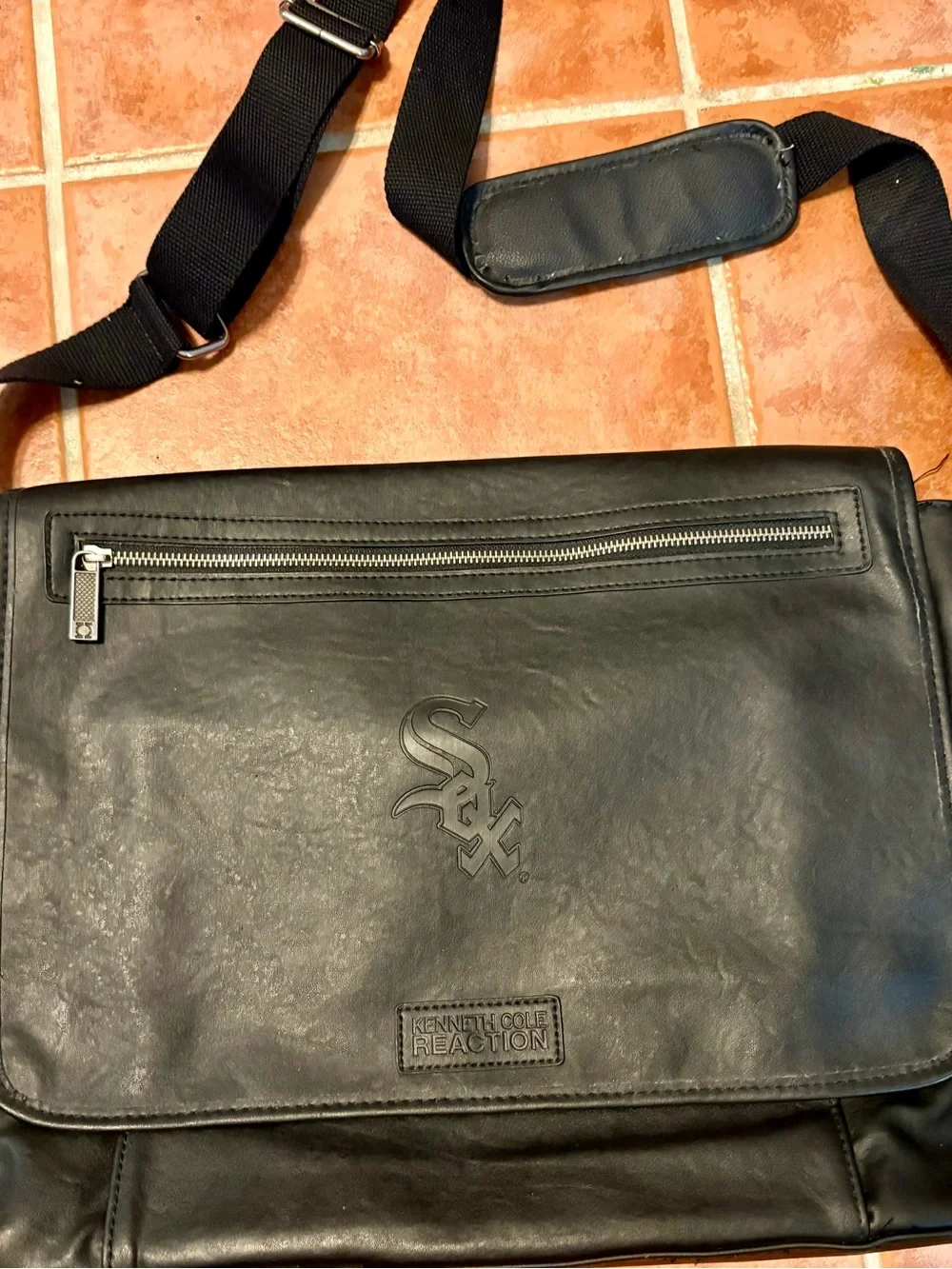 Kenneth Cole Reaction Laptop Computer Case/Bag with Sox Logo Embossed